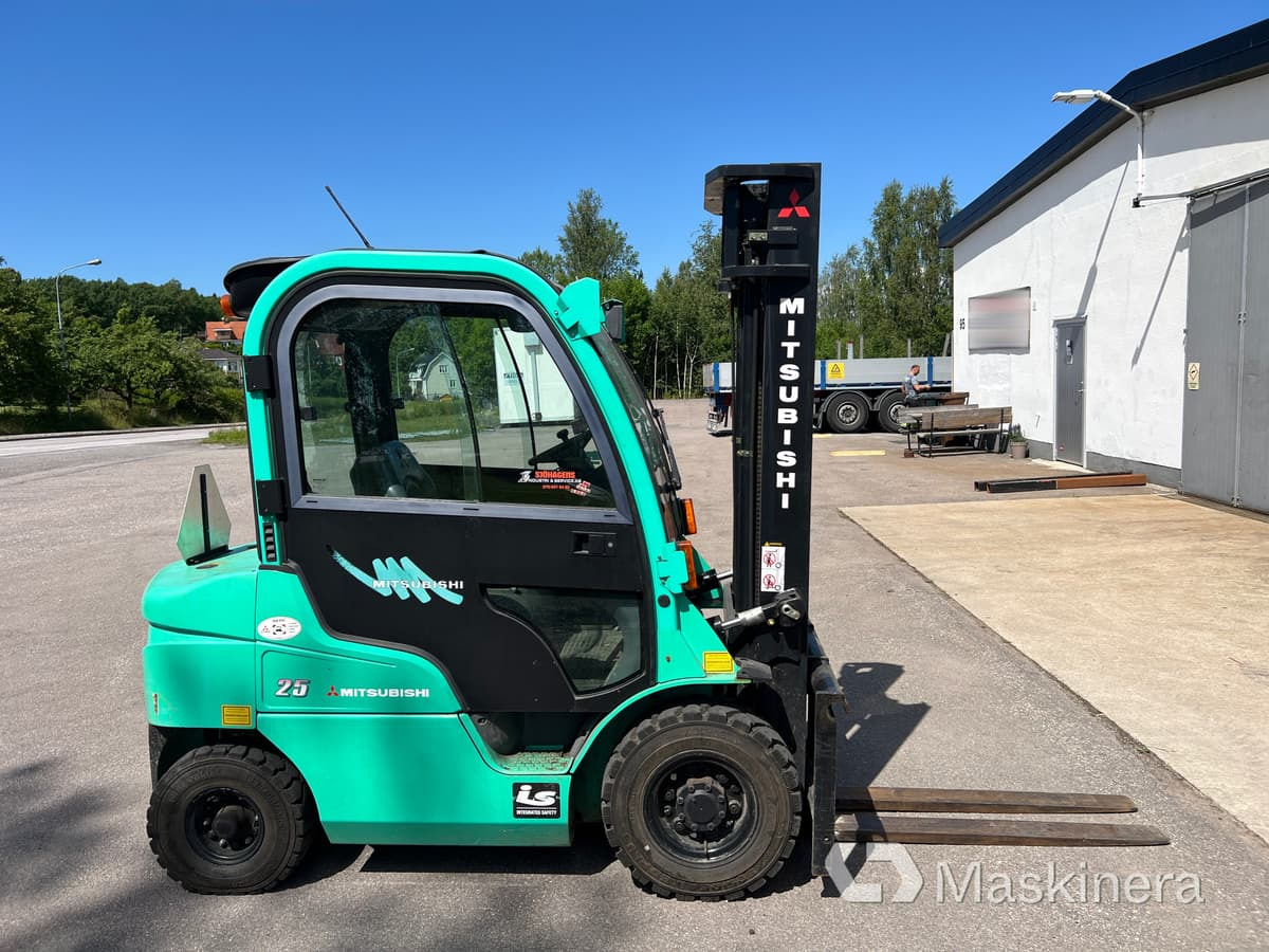 Truck Mitsubishi FD25N - Diesel forklift: picture 4 Truck Mitsubishi FD25N - Diesel forklift: picture 4