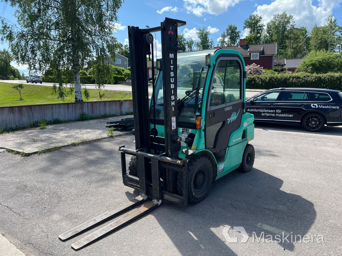 Truck Mitsubishi FD25N - Diesel forklift: picture 1 Truck Mitsubishi FD25N - Diesel forklift: picture 1
