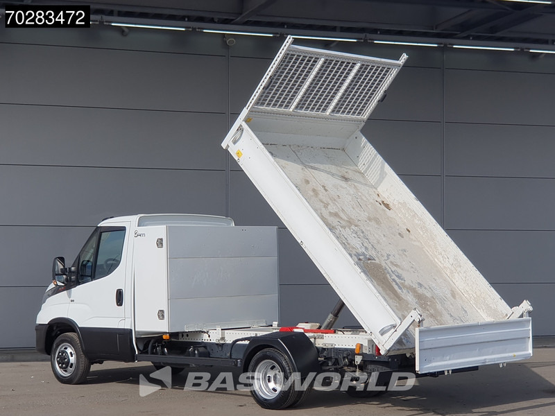 Iveco Daily 35C16 3.0L Kipper met Kist Dubbellucht 3,5t Trekhaak Airco Cruise Euro6 Tipper Benne Kieper 2m3 Airco Trekhaak Cruise control - Tipper van: picture 2 Iveco Daily 35C16 3.0L Kipper met Kist Dubbellucht 3,5t Trekhaak Airco Cruise Euro6 Tipper Benne Kieper 2m3 Airco Trekhaak Cruise control - Tipper van: picture 2