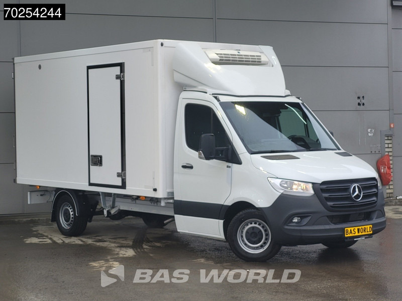 Mercedes-Benz Sprinter 315 CDI Koelwagen Thermo King V-300max 230V stekker Bakwagen Koel Kühlwagen 16m3 Airco Cruise control - Refrigerated van: picture 3 Mercedes-Benz Sprinter 315 CDI Koelwagen Thermo King V-300max 230V stekker Bakwagen Koel Kühlwagen 16m3 Airco Cruise control - Refrigerated van: picture 3
