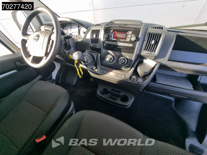 Interior photo 1: New Tipper van Opel Movano 140PK 3 zijdige Kipper Dubbel Cabine Trekhaak Airco Cruise Tipper Benne Kipper 2m3 Airco Dubbel cabine Trekhaak Cruise control