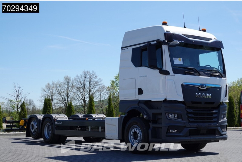 MAN TGX 26.520 TGX 6X2 Lift-Steering Axle Euro 6 - Cab chassis truck: picture 3 MAN TGX 26.520 TGX 6X2 Lift-Steering Axle Euro 6 - Cab chassis truck: picture 3