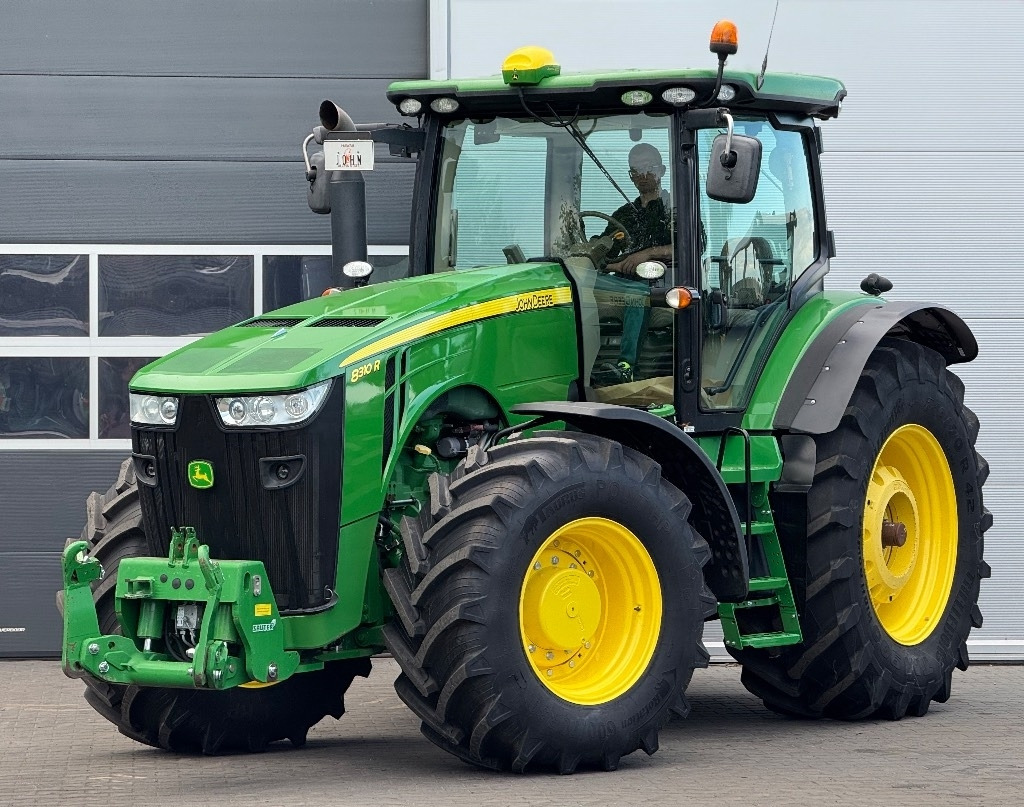 John Deere 8310 R - Farm tractor: picture 2 John Deere 8310 R - Farm tractor: picture 2