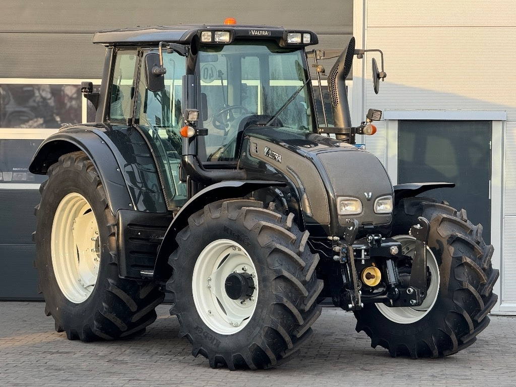 Valtra N 122 V - Farm tractor: picture 2 Valtra N 122 V - Farm tractor: picture 2