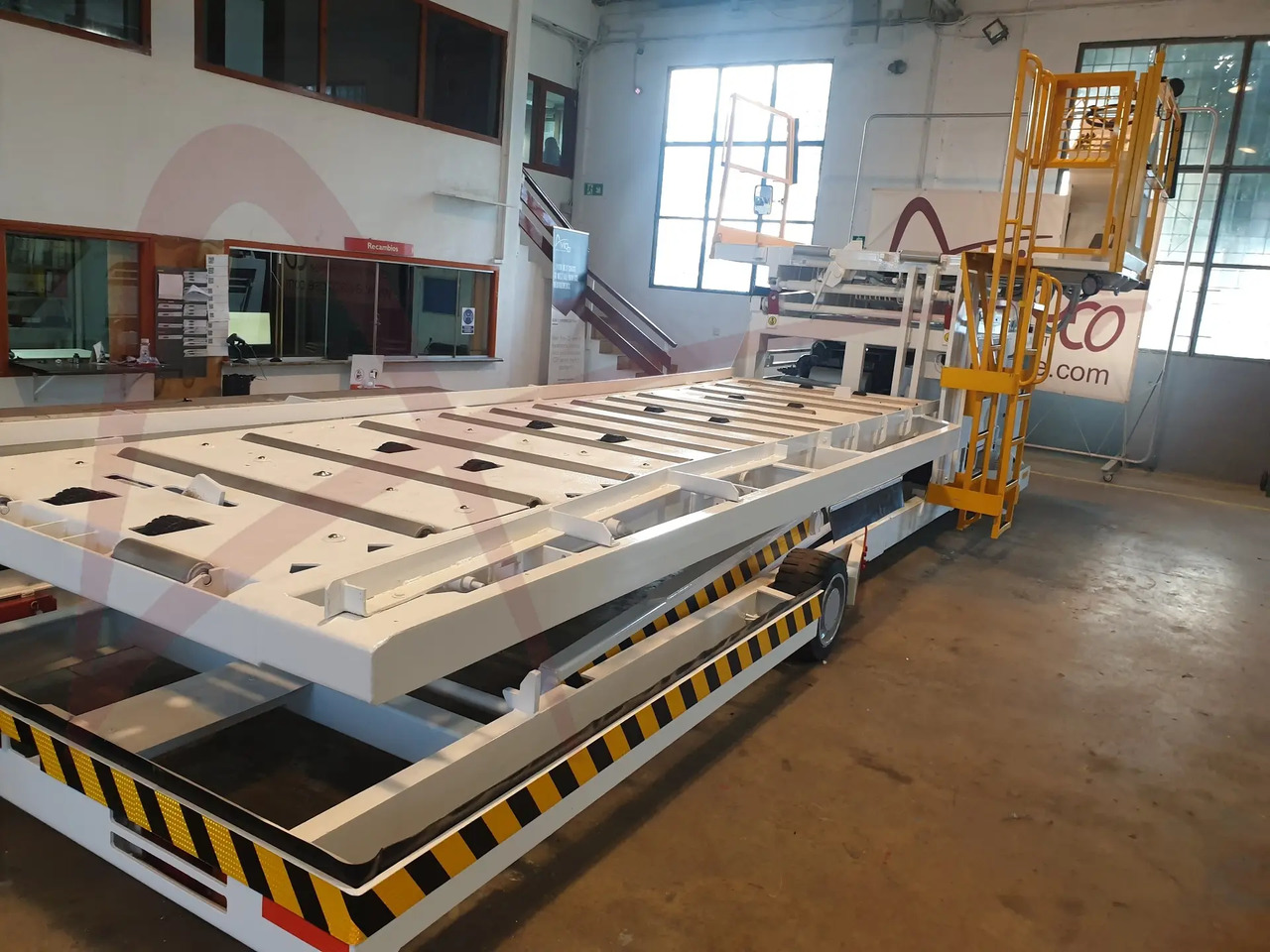 AIR MARREL LAM 3500 DP/R8 - Aircraft cargo loader: picture 3 AIR MARREL LAM 3500 DP/R8 - Aircraft cargo loader: picture 3