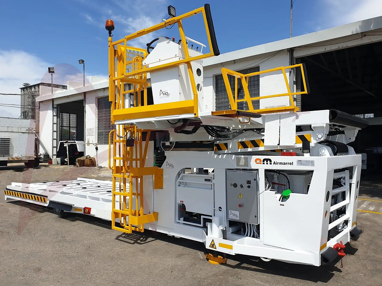 AIR MARREL LAM3500 - Aircraft cargo loader: picture 1 AIR MARREL LAM3500 - Aircraft cargo loader: picture 1