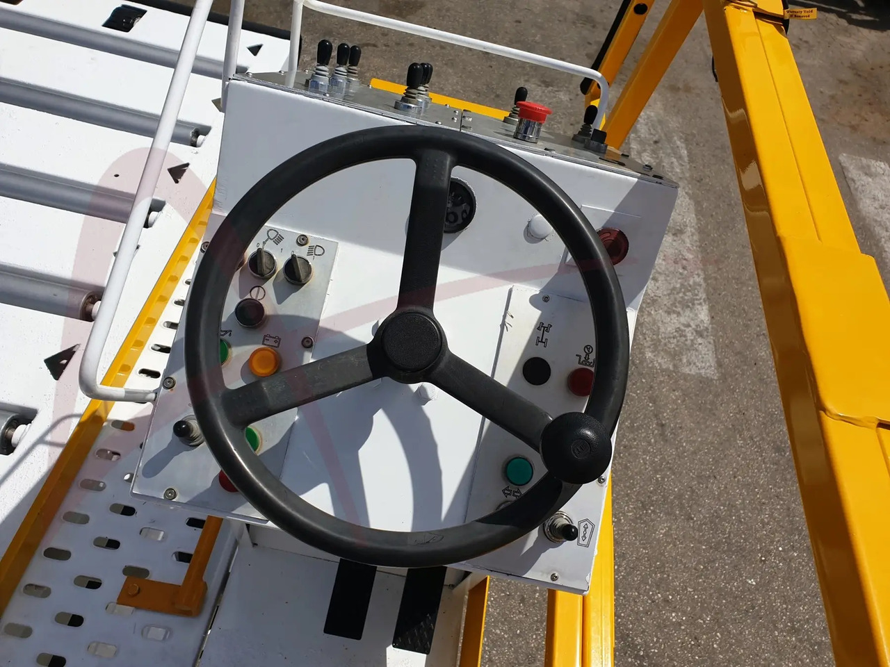 AIR MARREL LAM3500 - Aircraft cargo loader: picture 5 AIR MARREL LAM3500 - Aircraft cargo loader: picture 5