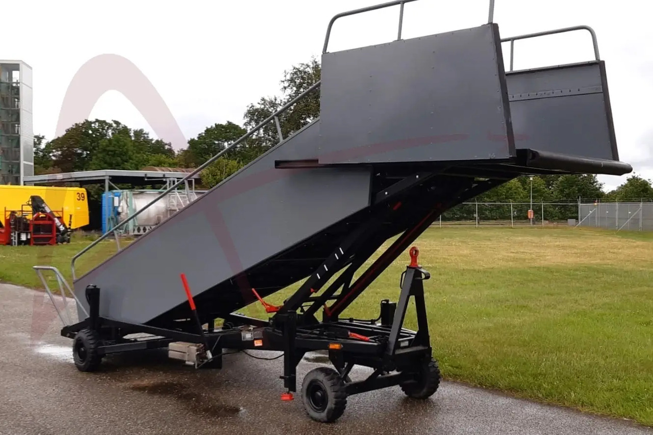 AMSS SKYWAY 66-148 - Passenger stairs: picture 3 AMSS SKYWAY 66-148 - Passenger stairs: picture 3