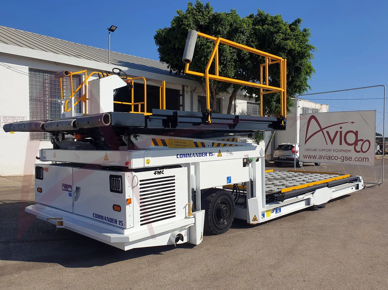 FMC COMMANDER 15iS - Aircraft cargo loader: picture 1 FMC COMMANDER 15iS - Aircraft cargo loader: picture 1