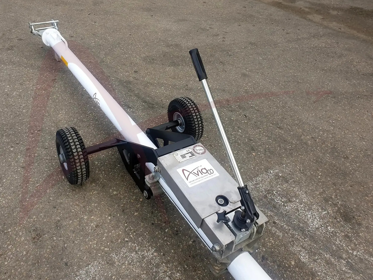 JMS J-TOW DASH8-4 - Ground support equipment: picture 3 JMS J-TOW DASH8-4 - Ground support equipment: picture 3