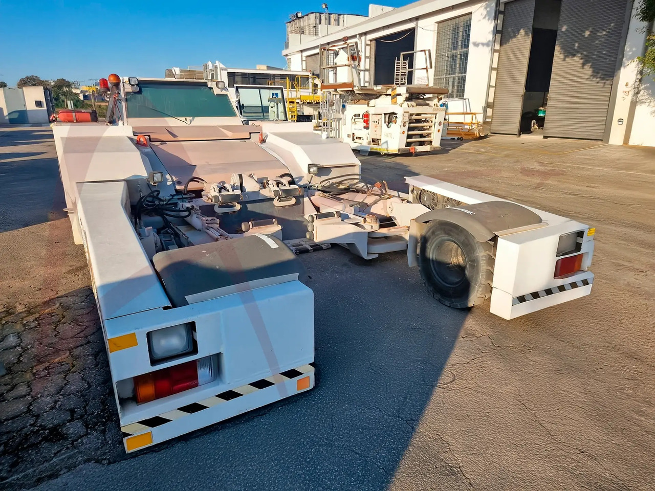 JBT EXPEDITER 160 - Pushback tractor: picture 2 JBT EXPEDITER 160 - Pushback tractor: picture 2