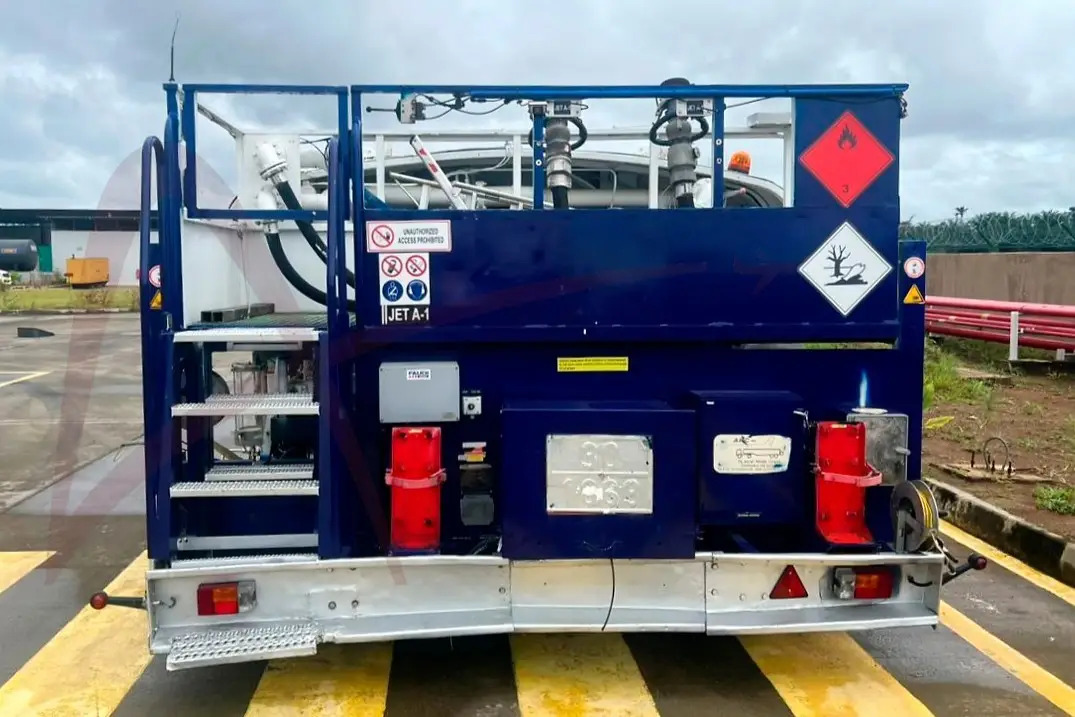 MAN 33-343 - Tank truck: picture 3 MAN 33-343 - Tank truck: picture 3