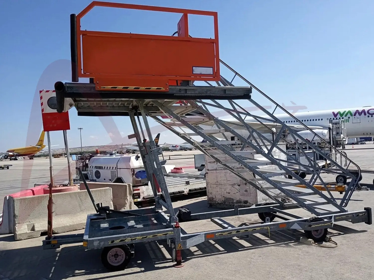 MASTER EQUIPMENT STR716 - Passenger stairs: picture 1 MASTER EQUIPMENT STR716 - Passenger stairs: picture 1