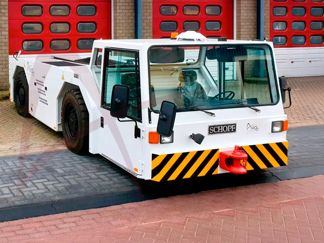 SCHOPF F110 - Pushback tractor: picture 1 SCHOPF F110 - Pushback tractor: picture 1