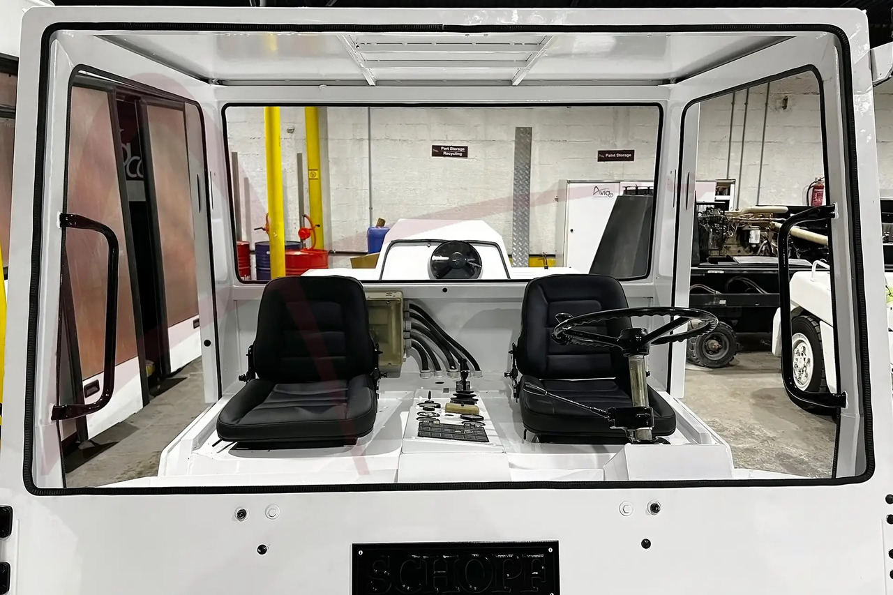 SCHOPF F59 - Pushback tractor: picture 5 SCHOPF F59 - Pushback tractor: picture 5