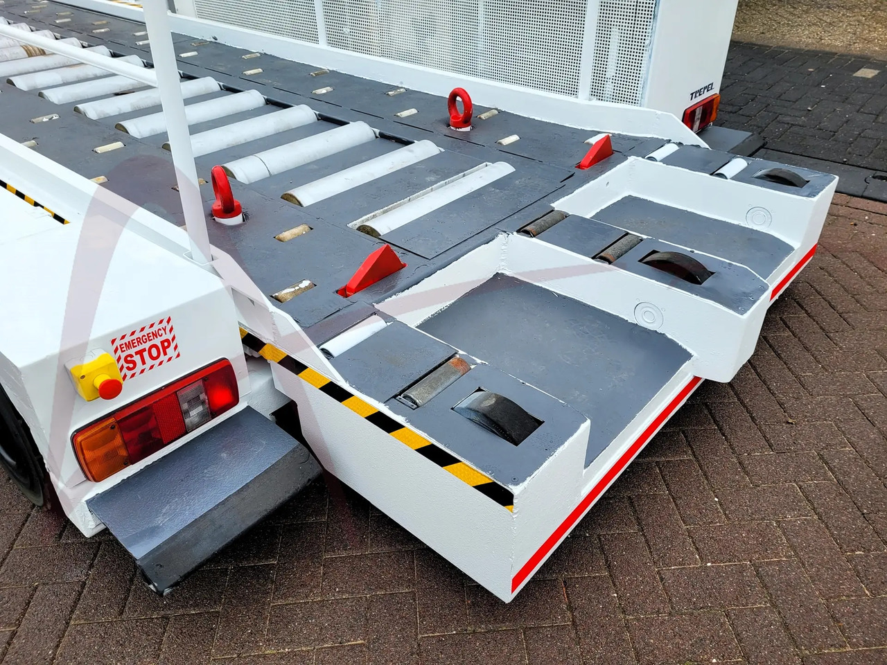 TREPEL CCL35/35 - Aircraft cargo loader: picture 5 TREPEL CCL35/35 - Aircraft cargo loader: picture 5