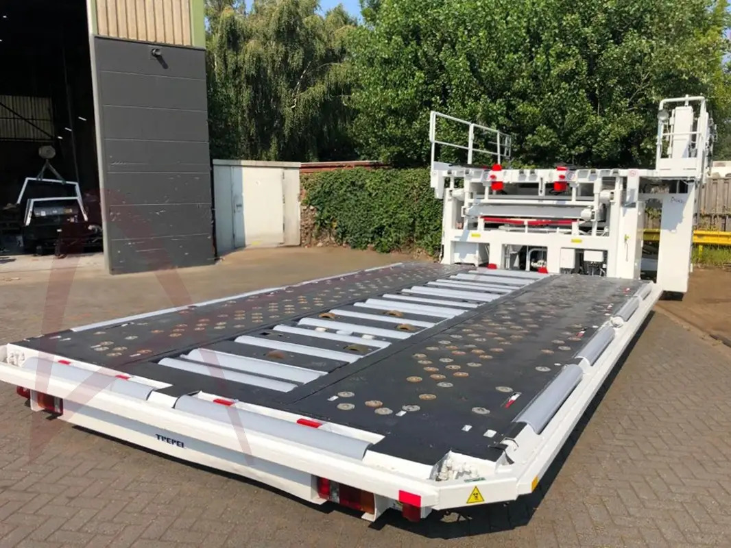 TREPEL CHAMP 200 - Aircraft cargo loader: picture 3 TREPEL CHAMP 200 - Aircraft cargo loader: picture 3