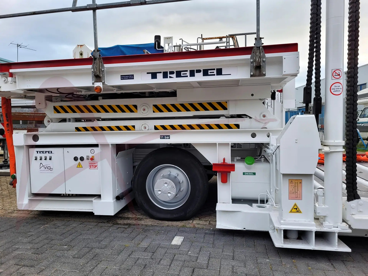 TREPEL CHAMP 70U - Aircraft cargo loader: picture 4 TREPEL CHAMP 70U - Aircraft cargo loader: picture 4