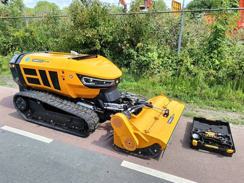 McConnel Robocut RC56 robot remote maaier mower 1200kg - Mower: picture 5 McConnel Robocut RC56 robot remote maaier mower 1200kg - Mower: picture 5