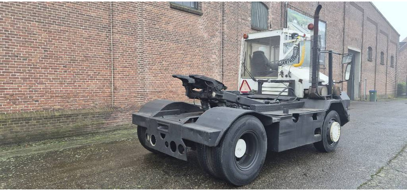 Terberg trt89 4x4 terminal trekker tractor port truck - Terminal tractor: picture 3 Terberg trt89 4x4 terminal trekker tractor port truck - Terminal tractor: picture 3