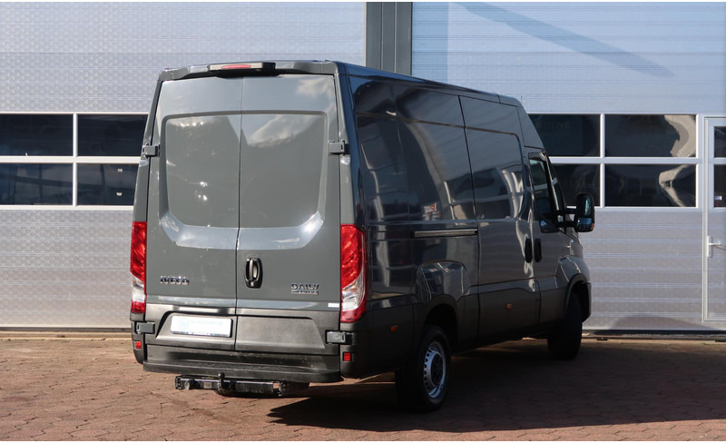 Iveco Daily 35S18HV 3.0 35 L2 H2 AUT/ LED/ CAMERA/ 3.5T/ CRUISE/ CLIMA/ TREKHAAK - Panel van: picture 4 Iveco Daily 35S18HV 3.0 35 L2 H2 AUT/ LED/ CAMERA/ 3.5T/ CRUISE/ CLIMA/ TREKHAAK - Panel van: picture 4