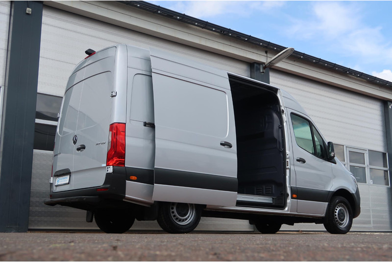 Mercedes-Benz Sprinter 317 1.9 CDI L2H2 AUT/ CAMERA/ LED/ CRUISE/ CLIMA/ MBUX - Panel van: picture 4 Mercedes-Benz Sprinter 317 1.9 CDI L2H2 AUT/ CAMERA/ LED/ CRUISE/ CLIMA/ MBUX - Panel van: picture 4