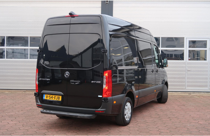 Mercedes-Benz Sprinter 317 CDI L2H2 AUT/ CAMERA/ MBUX/ CRUISE/ AIRCO - Panel van: picture 4 Mercedes-Benz Sprinter 317 CDI L2H2 AUT/ CAMERA/ MBUX/ CRUISE/ AIRCO - Panel van: picture 4