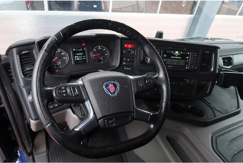 Scania P500 6x2/ FULL AIR/ HYDRAULIC/ LEATHER/ 2.950 WB/ DIFF LOCK/ SLIDE DISH - Tractor unit: picture 2 Scania P500 6x2/ FULL AIR/ HYDRAULIC/ LEATHER/ 2.950 WB/ DIFF LOCK/ SLIDE DISH - Tractor unit: picture 2