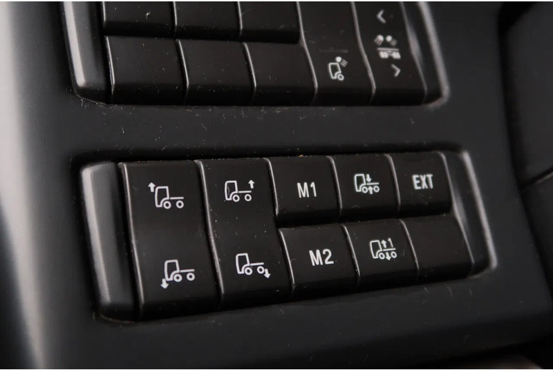 Scania P500 6x2/ FULL AIR/ HYDRAULIC/ LEATHER/ 2.950 WB/ DIFF LOCK/ SLIDE DISH - Tractor unit: picture 4 Scania P500 6x2/ FULL AIR/ HYDRAULIC/ LEATHER/ 2.950 WB/ DIFF LOCK/ SLIDE DISH - Tractor unit: picture 4