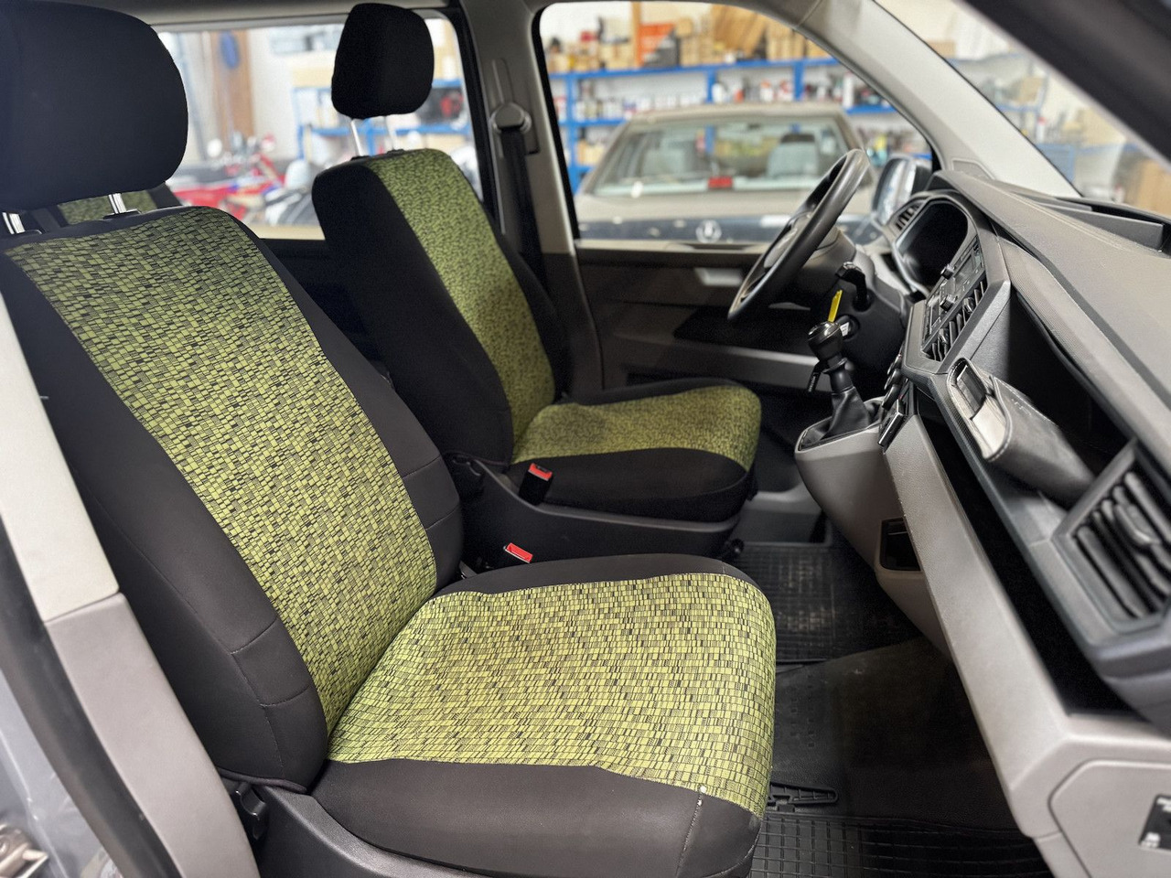 Lease a  Volkswagen T6.1 lang 5-Sitzer 2.0 TDI 4Motion puregrey Volkswagen T6.1 lang 5-Sitzer 2.0 TDI 4Motion puregrey: picture 16