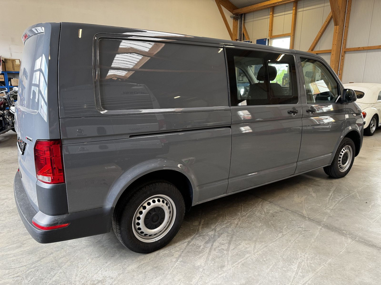Lease a  Volkswagen T6.1 lang 5-Sitzer 2.0 TDI 4Motion puregrey Volkswagen T6.1 lang 5-Sitzer 2.0 TDI 4Motion puregrey: picture 6