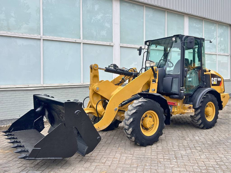 Cat 906 M 2016 - Wheel loader: picture 1 Cat 906 M 2016 - Wheel loader: picture 1
