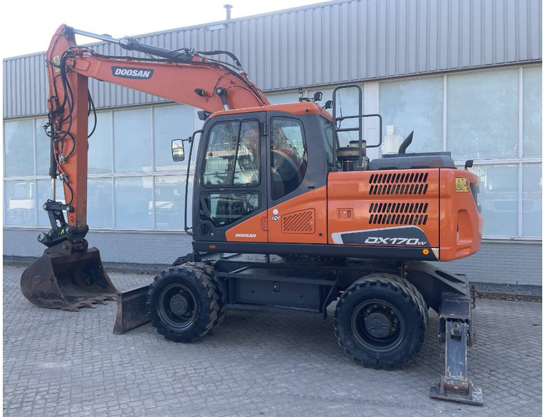 Doosan DX170W-5 - Wheel excavator: picture 3 Doosan DX170W-5 - Wheel excavator: picture 3