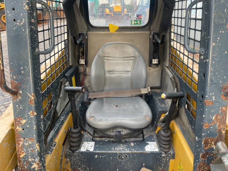 Skid steer loader Gehl 3840 E     2015: picture 8