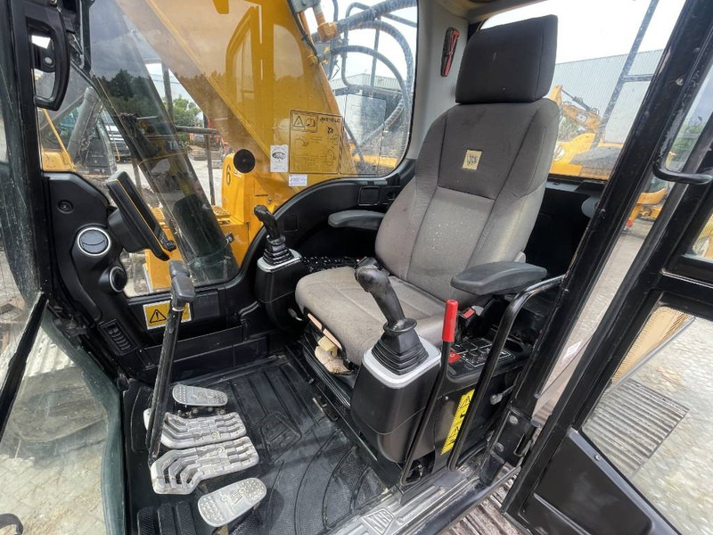Crawler excavator JCB JS 210 LC 2017: picture 13