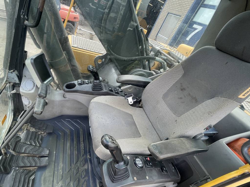 Crawler excavator Volvo EC 240 C N L 2009 CE: picture 9