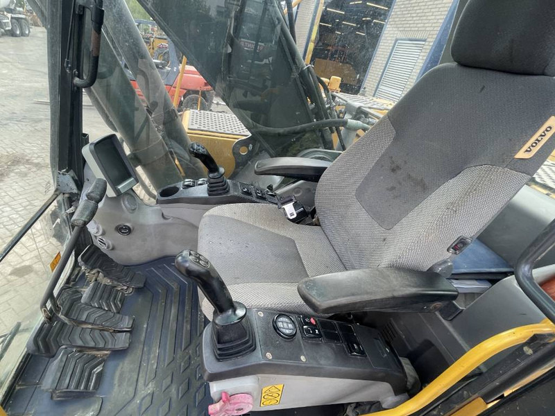 Crawler excavator Volvo EC 240 C N L 2009 CE: picture 8