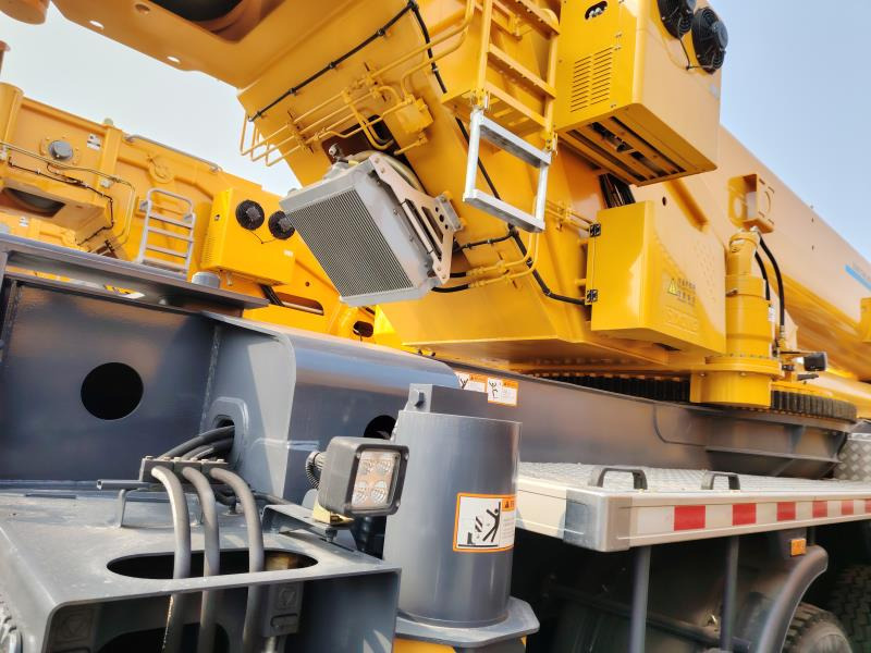 Mobile crane XCMG Factory 180 Ton Used QY180K5C Telescopic Boom Truck Mounted Crane Price List: picture 6