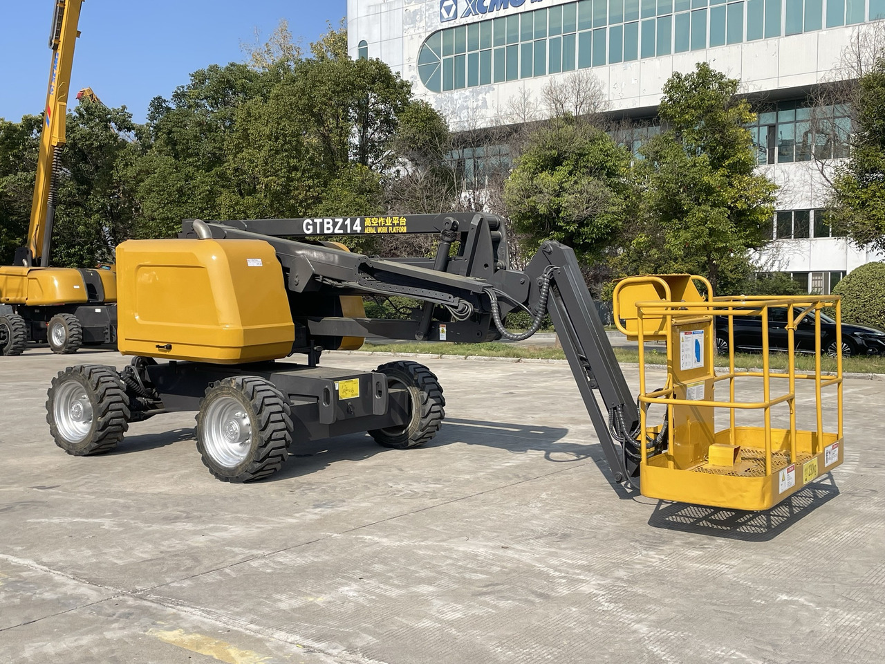 Lease a  XCMG Official  Cherry Picker Lift GTBZ14J 14m Used Articulated Boom Lift Hot Sale XCMG Official  Cherry Picker Lift GTBZ14J 14m Used Articulated Boom Lift Hot Sale: picture 6