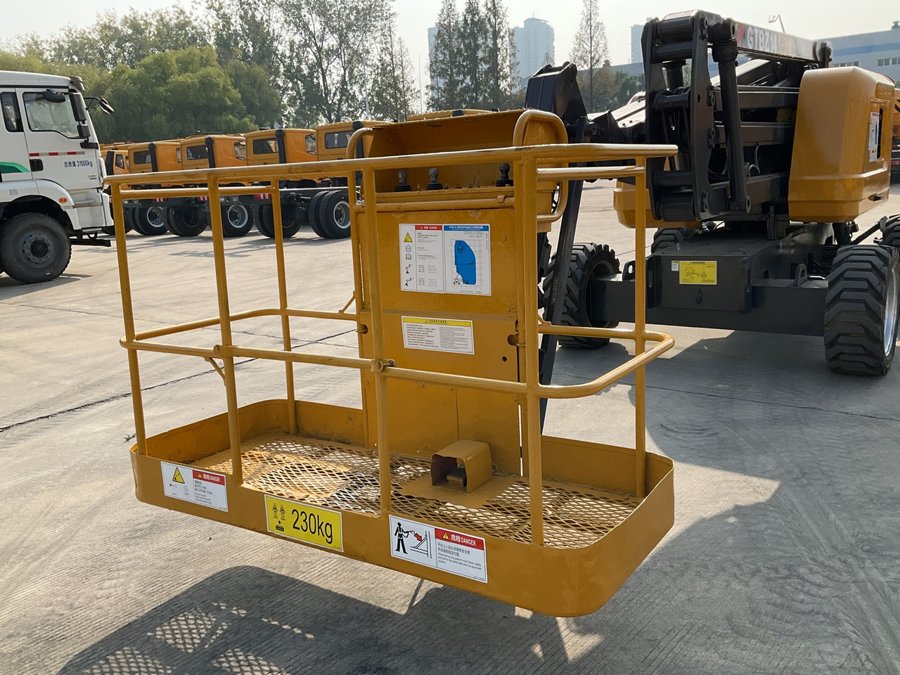 Lease a  XCMG Official  Cherry Picker Lift GTBZ14J 14m Used Articulated Boom Lift Hot Sale XCMG Official  Cherry Picker Lift GTBZ14J 14m Used Articulated Boom Lift Hot Sale: picture 7