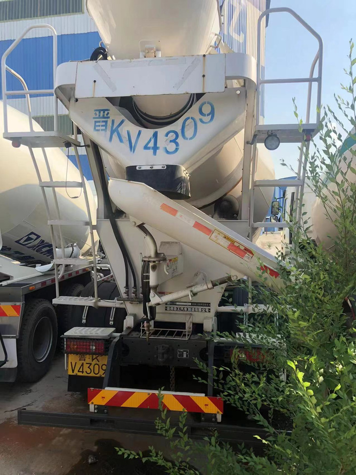 Concrete mixer truck XCMG Official H12V Used 12 Cubic Meters Cement Concrete Mixer Trucks: picture 8