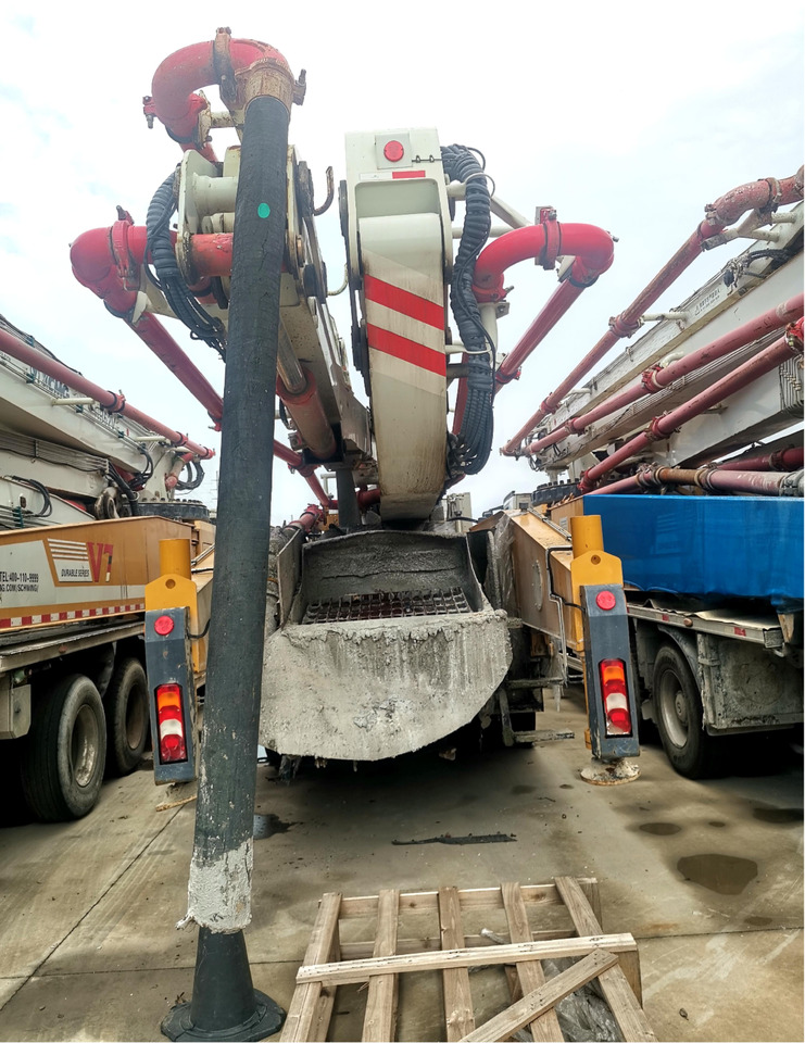 XCMG Official HB52V Used Mobile Concrete Pump 52m Truck Mounted Concrete Pump Price - Concrete pump truck: picture 5 XCMG Official HB52V Used Mobile Concrete Pump 52m Truck Mounted Concrete Pump Price - Concrete pump truck: picture 5