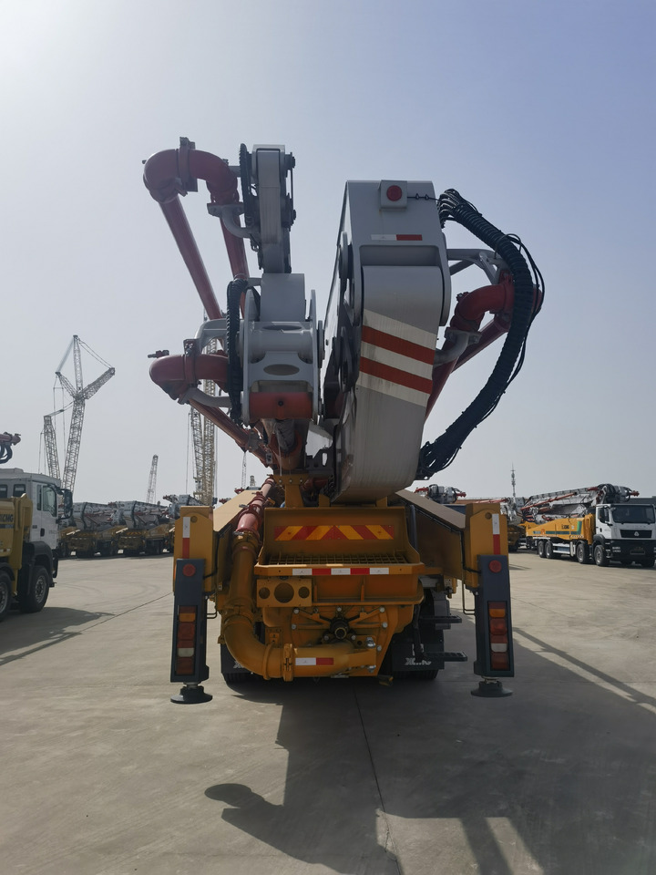 XCMG Official Second Hand 62m Concrete Boom Pump HB62V Truck Mounted Concrete Pump For Sale - Concrete pump truck: picture 5 XCMG Official Second Hand 62m Concrete Boom Pump HB62V Truck Mounted Concrete Pump For Sale - Concrete pump truck: picture 5
