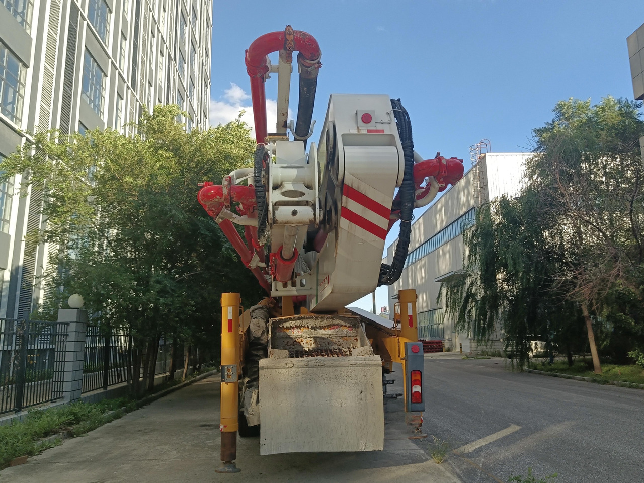 XCMG Official Second Hand Cement Pump Truck HB62V 62m Concrete Pump Truck Price List - Concrete pump truck: picture 4 XCMG Official Second Hand Cement Pump Truck HB62V 62m Concrete Pump Truck Price List - Concrete pump truck: picture 4