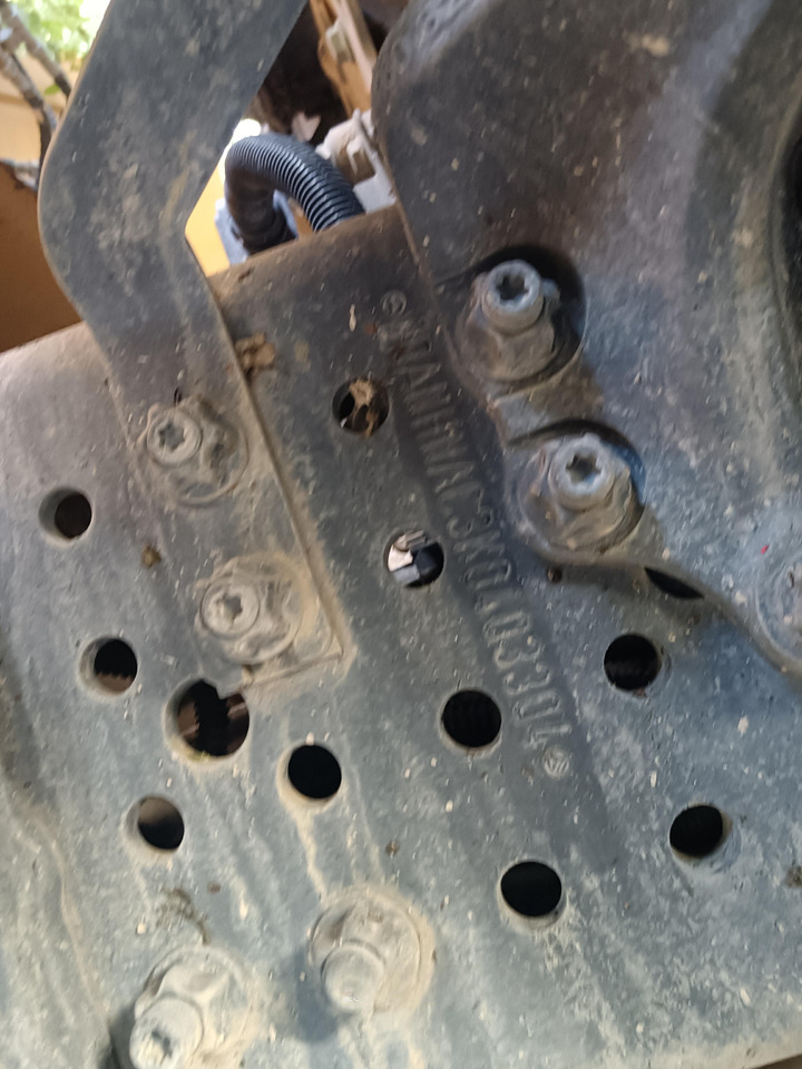 XCMG Official Second Hand Cement Pump Truck HB62V 62m Concrete Pump Truck Price List - Concrete pump truck: picture 5 XCMG Official Second Hand Cement Pump Truck HB62V 62m Concrete Pump Truck Price List - Concrete pump truck: picture 5