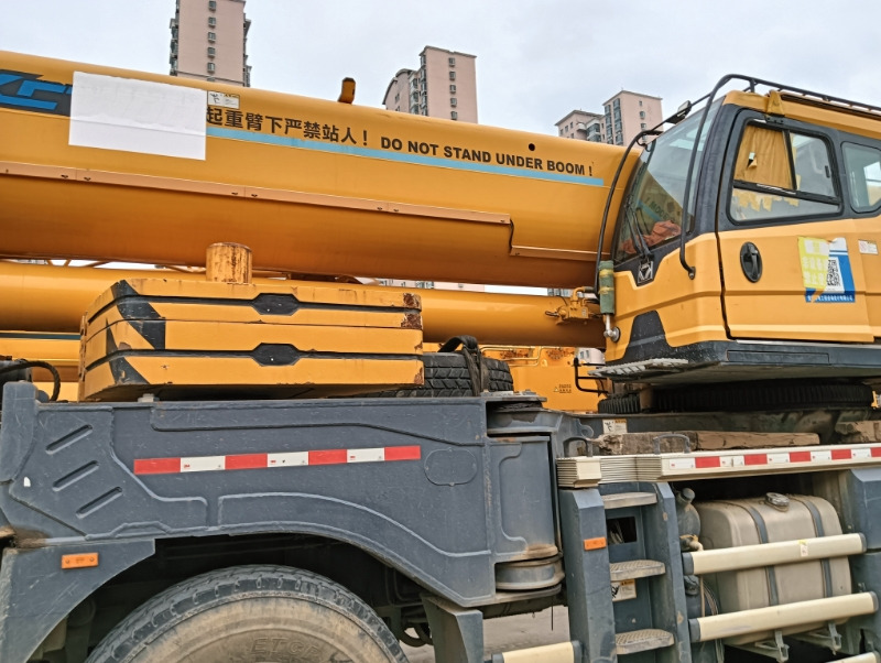 XCMG Official Second Hand Hydraulic Truck Crane XCT80L6 6-Section Arm Mobile Truck Crane For Sale - Mobile crane: picture 3 XCMG Official Second Hand Hydraulic Truck Crane XCT80L6 6-Section Arm Mobile Truck Crane For Sale - Mobile crane: picture 3