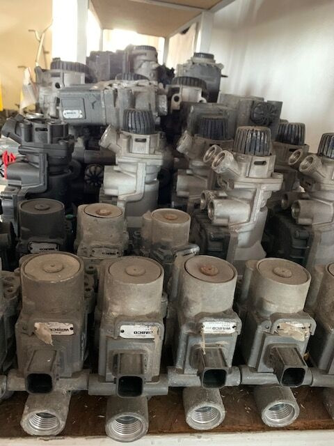 1867005 DAF XF 106 truck - Brake valve for Truck: picture 5 1867005 DAF XF 106 truck - Brake valve for Truck: picture 5