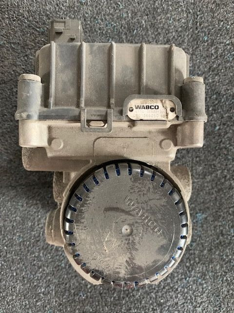 1867005 DAF XF 106 truck - Brake valve for Truck: picture 1 1867005 DAF XF 106 truck - Brake valve for Truck: picture 1