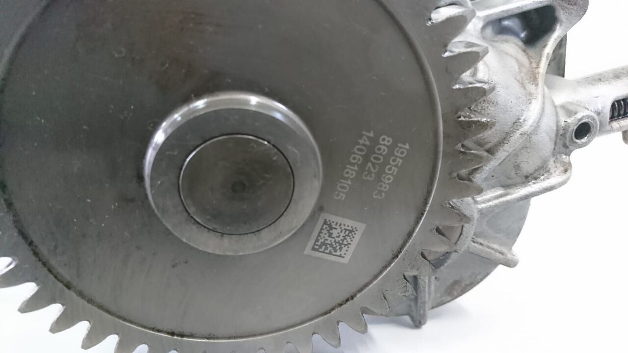 DAF 1955983 DAF XF 106 truck - Oil pump for Truck: picture 3 DAF 1955983 DAF XF 106 truck - Oil pump for Truck: picture 3