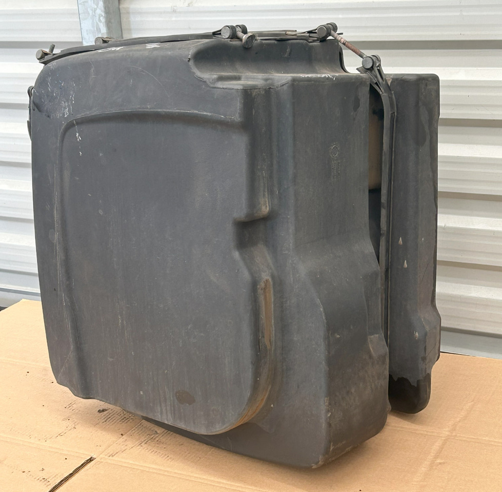 DAF ADBLUE FLUID TANK 90L XF 106 480 - AdBlue tank: picture 5 DAF ADBLUE FLUID TANK 90L XF 106 480 - AdBlue tank: picture 5